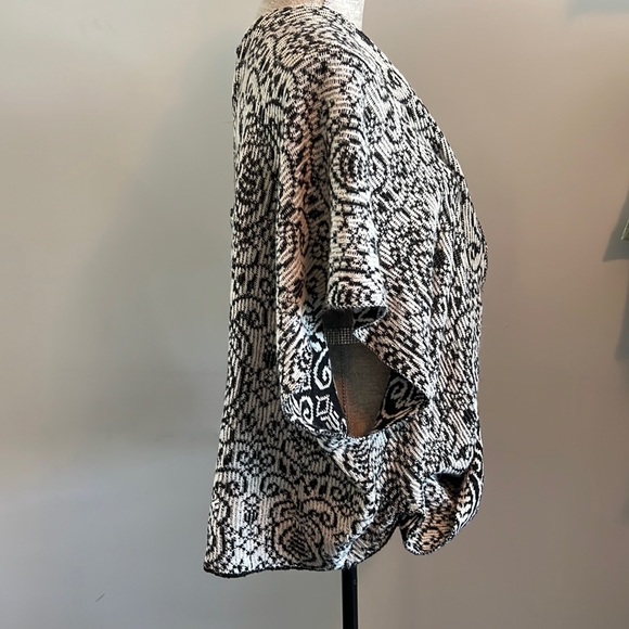 Democracy | Size S | Paisley Boho Style poncho with Arm holes | Overlap front - Picture 2 of 7